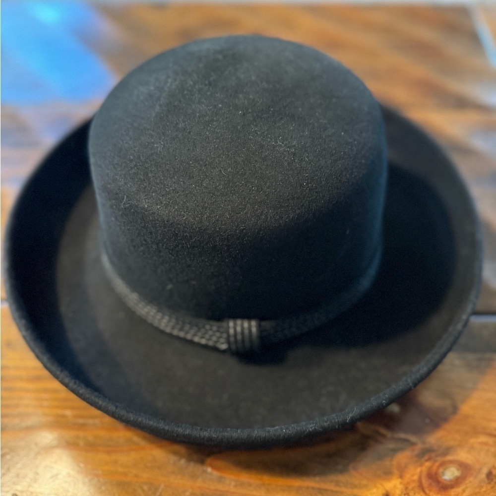 August wool hat black with rolled rim. Black